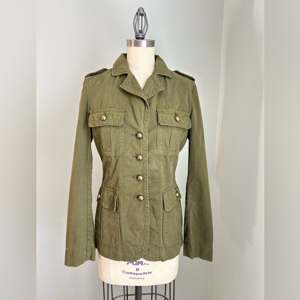 Worn once Banana Republic Army green military style cargo jacket. Women’s size 4
